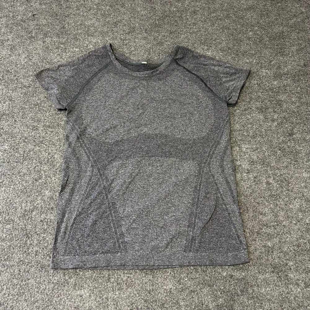Lululemon Shirt Womens Size 8 Grey Swiftly Tech Short Sleeve Athletic Running
